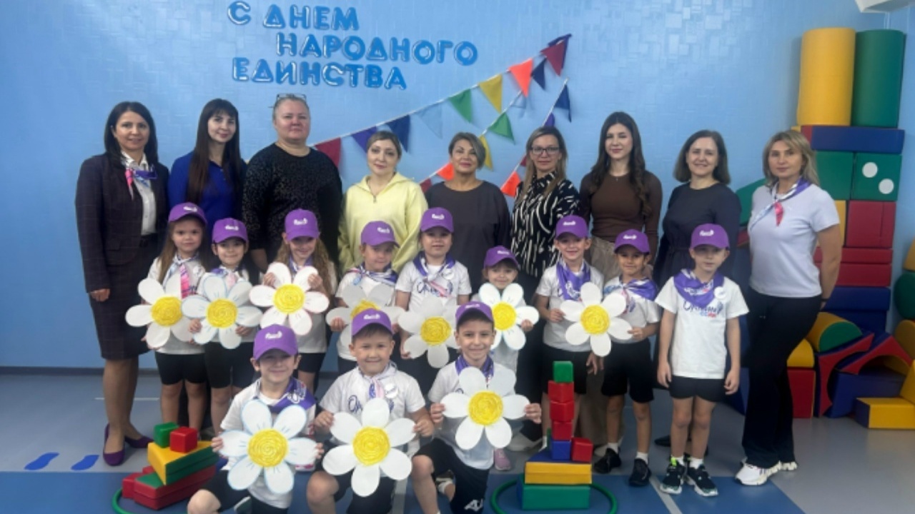 С днем народного Единства! Орлята в деле!